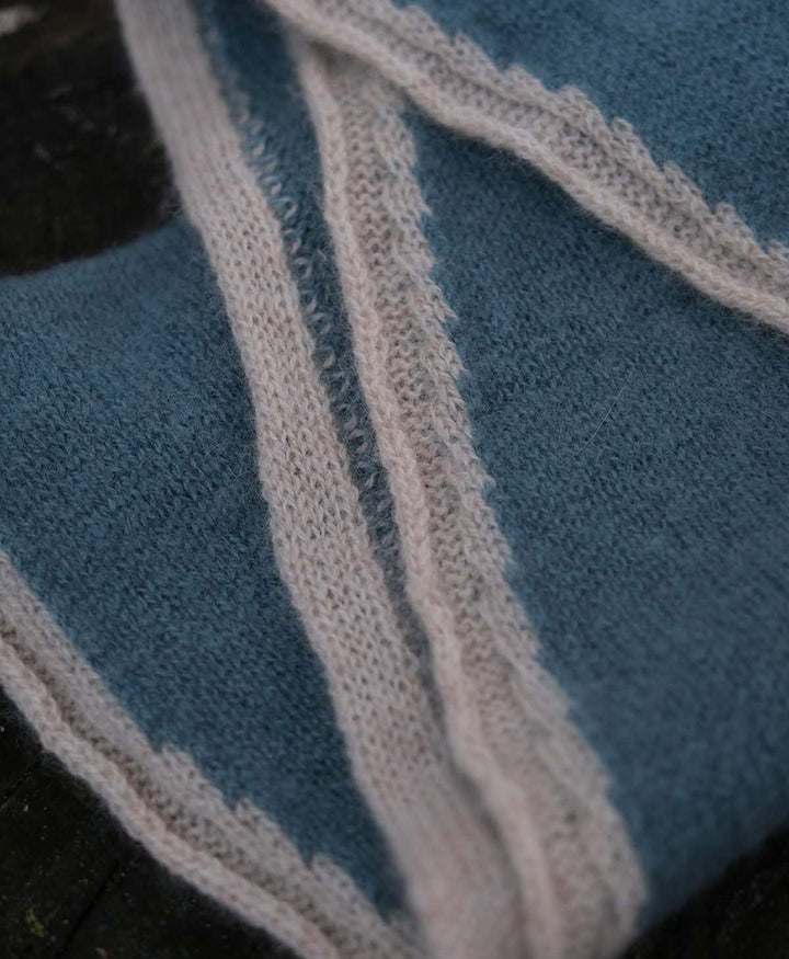 Kleiner Gestrickter Schal / Foulard aus Kaschmir - Blau / Creme