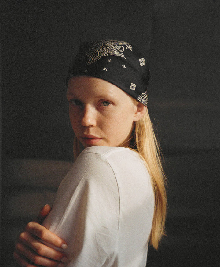 Kleines Seiden-Foulard "Minimal Bandana Silk Scarf" - Black