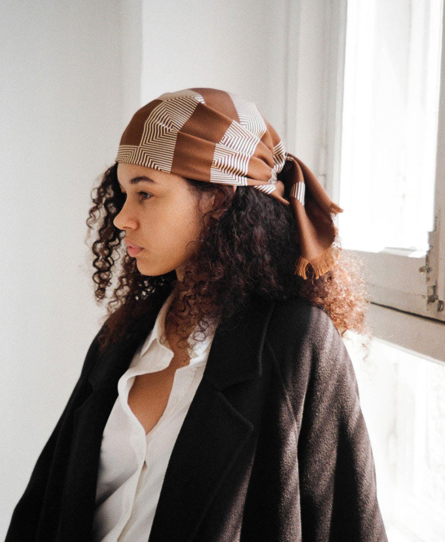 Seiden-Foulard "Geometric Mirage Silk Scarf" - Chocolate