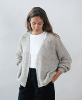Strick-Wickelcardigan Vega Jungle Folk in Undyed Hellgrau