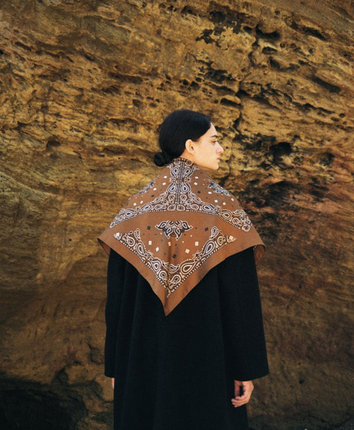 Grosses Seiden-Foulard "Kaleido Bandana Silk Scarf" - Brown