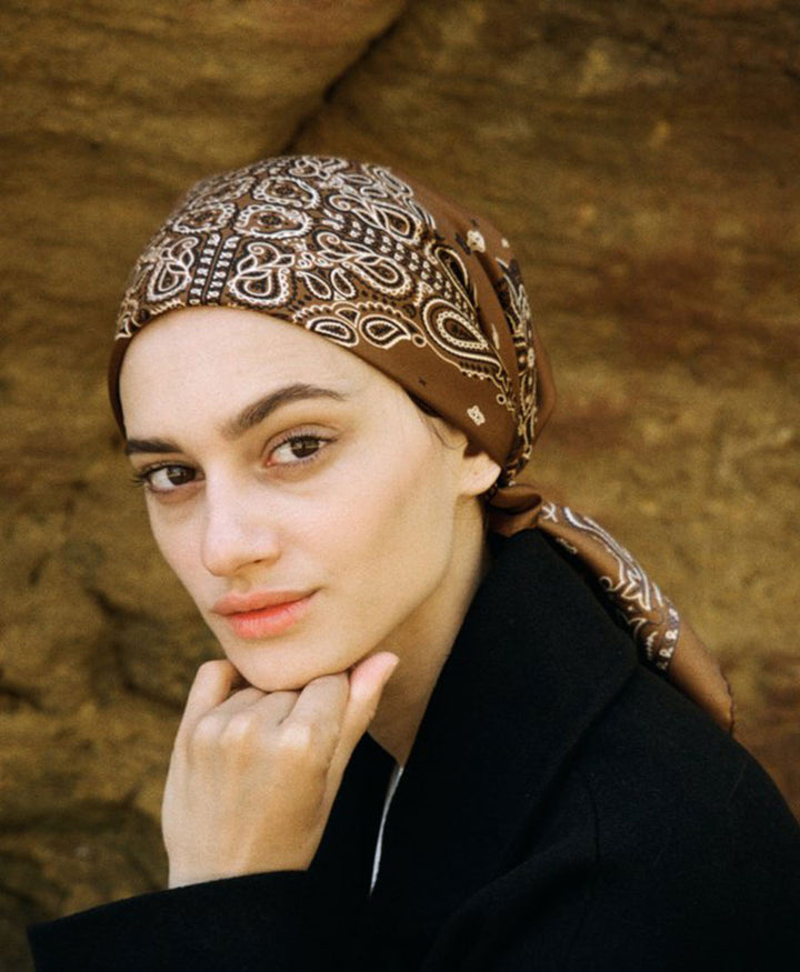 Grosses Seiden-Foulard "Kaleido Bandana Silk Scarf" - Brown