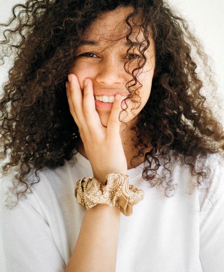 Scrunchie aus Seide "Minimal Bandana Silk Scrunchie" - Croissant