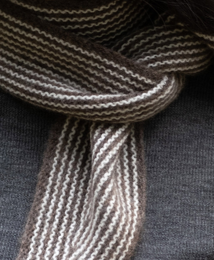 Kleiner Gestrickter Schal / Foulard aus Kaschmir - Braun / Weiss gestreift