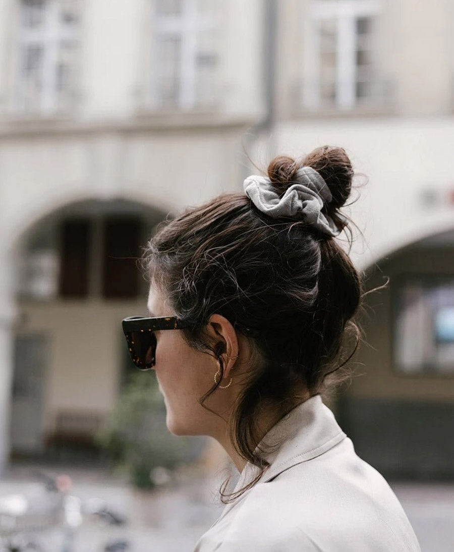 Grosses Scrunchie aus Bourette Seide - Hellgrau