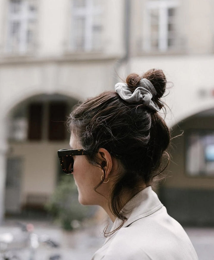 Grosses Scrunchie aus Bourette Seide - Hellgrau