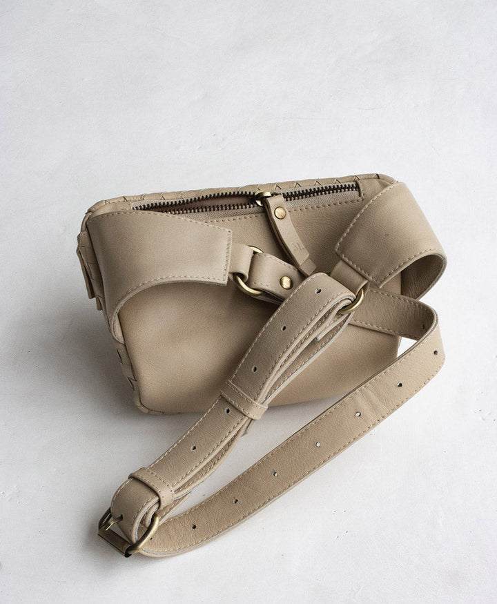Bauchtasche aus gewebtem Leder - The Woven Remy Bone - MANDRN - clomes