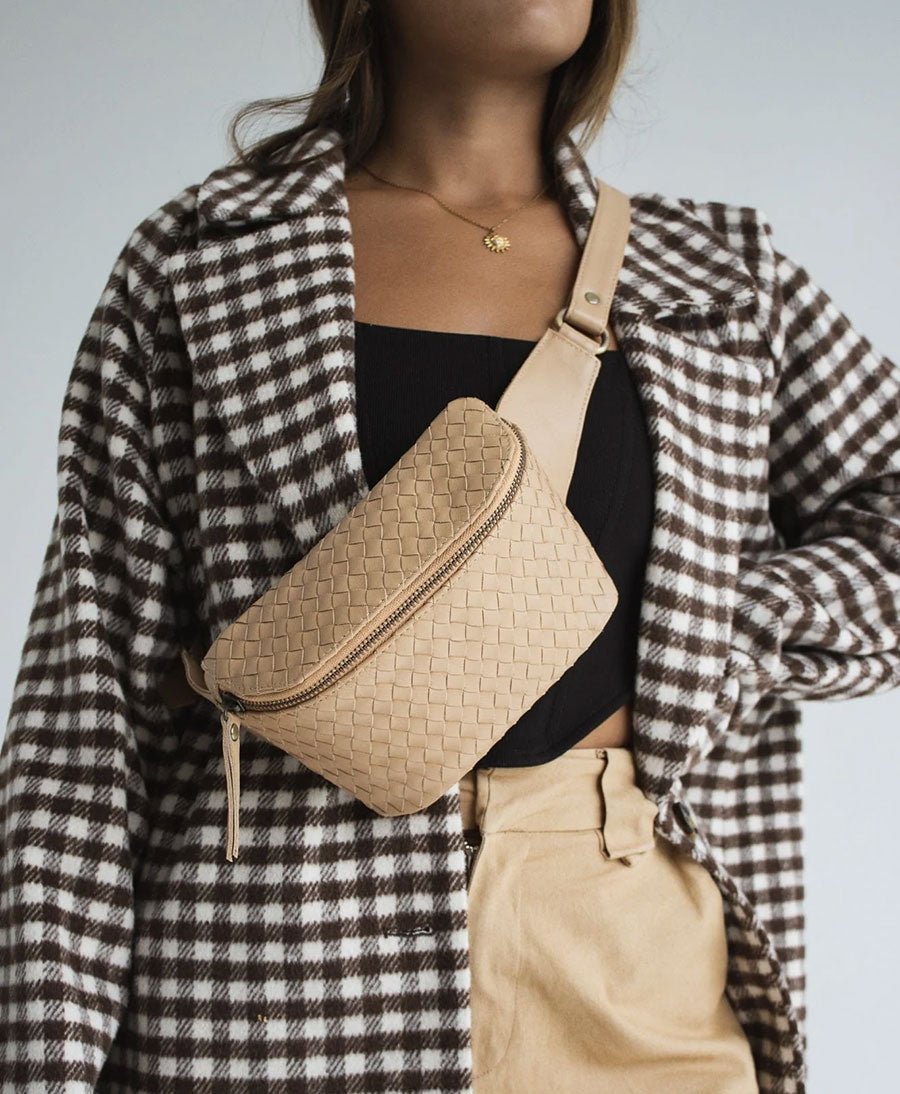 Bauchtasche aus gewebtem Leder - The Woven Remy Sand - MANDRN - clomes