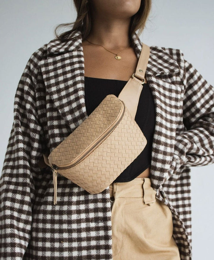 Bauchtasche aus gewebtem Leder - The Woven Remy Sand - MANDRN - clomes