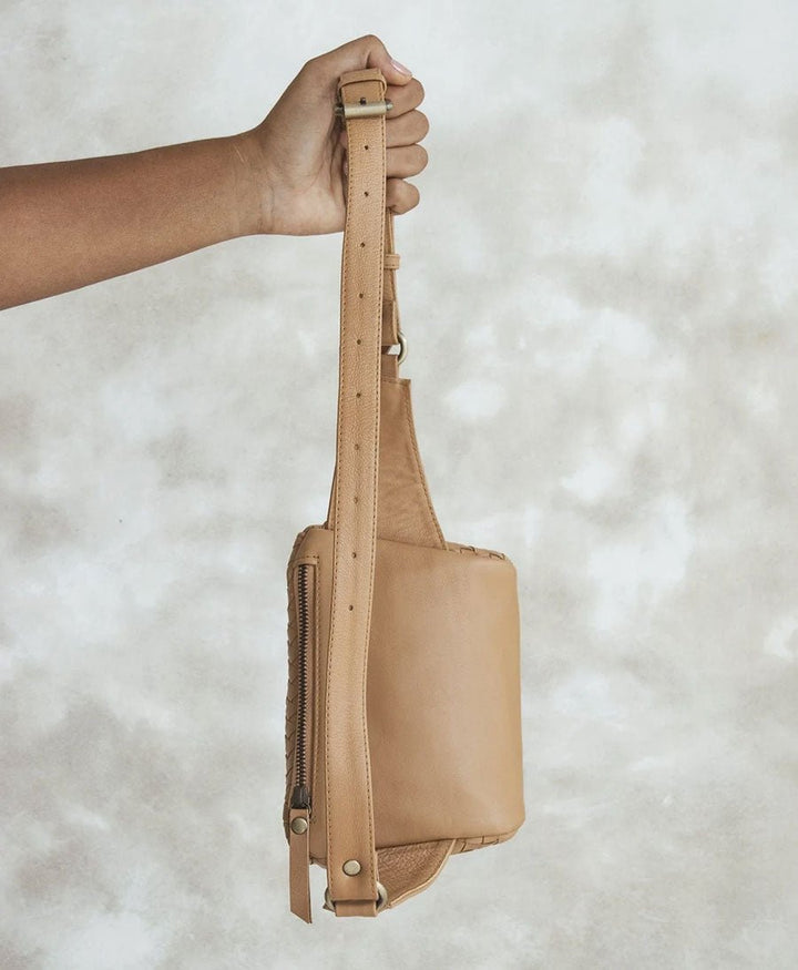 Bauchtasche aus gewebtem Leder - The Woven Remy Sand - MANDRN - clomes