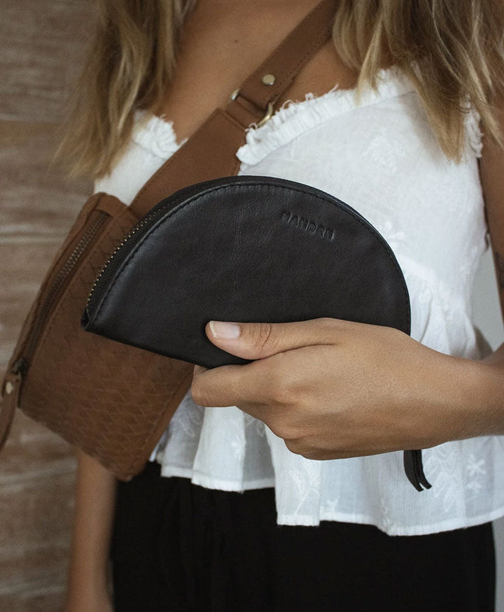 Bauchtasche aus gewebtem Leder - The Woven Remy Tan - MANDRN - clomes