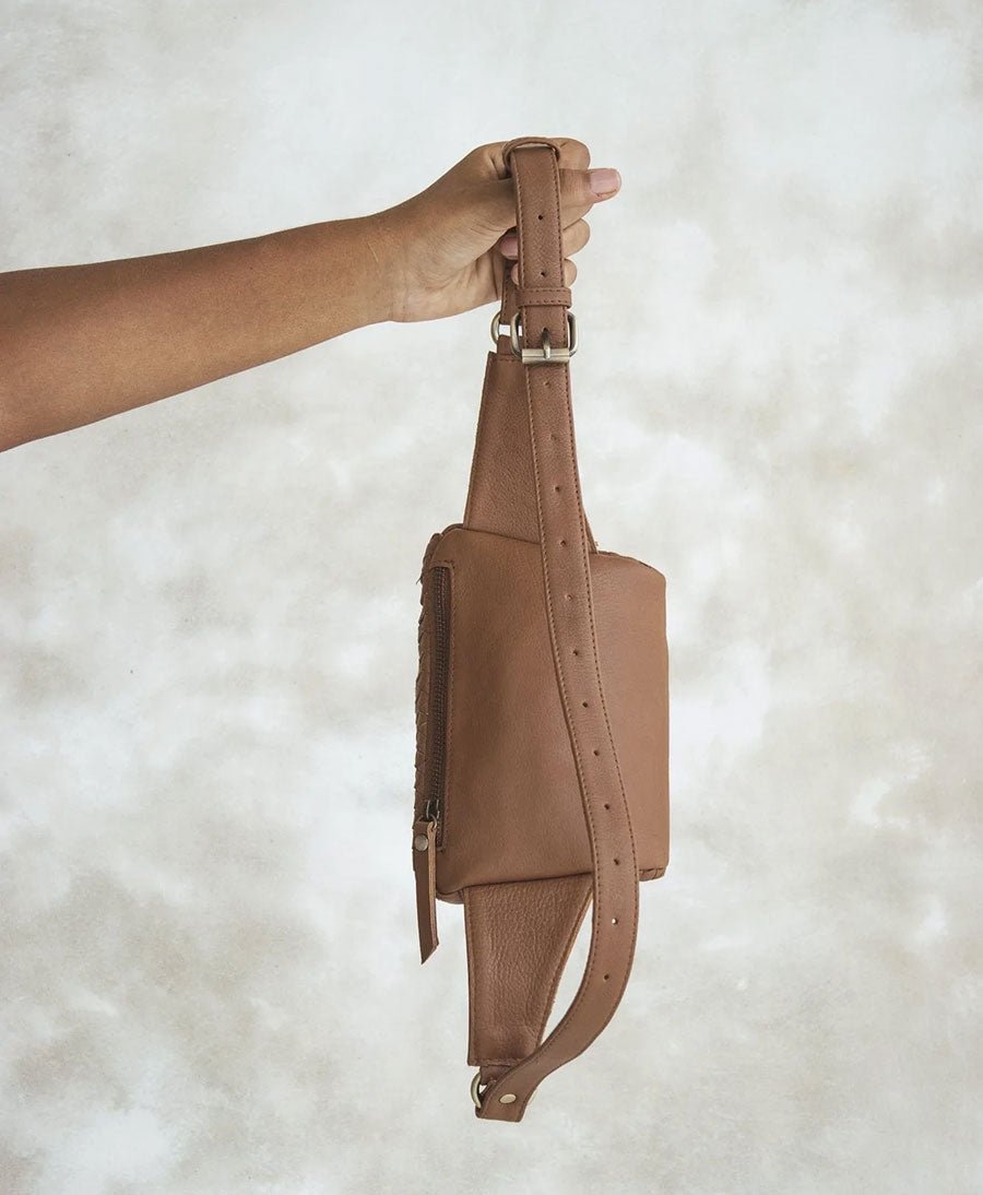 Bauchtasche aus gewebtem Leder - The Woven Remy Tan - MANDRN - clomes