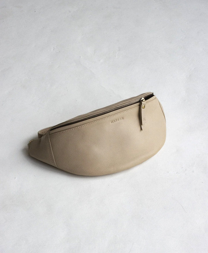 Bauchtasche aus Leder - The Atlas Bone - MANDRN - clomes