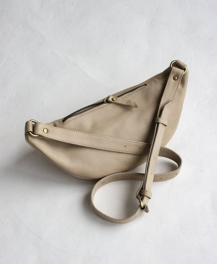 Bauchtasche aus Leder - The Atlas Bone - MANDRN - clomes