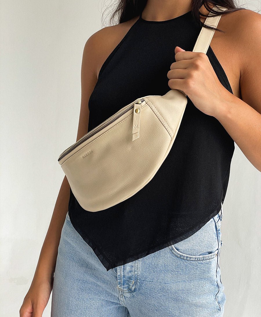 Bauchtasche aus Leder - The Atlas Bone - MANDRN - clomes