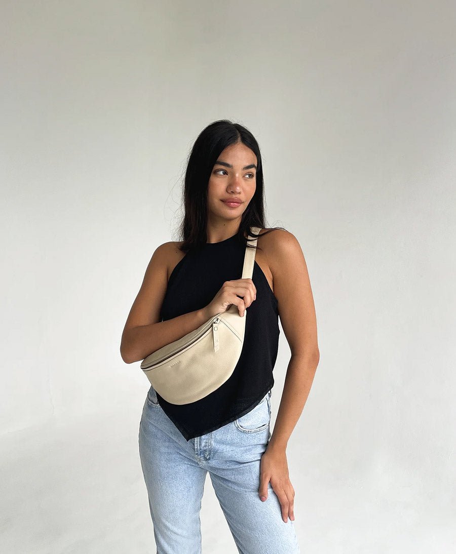 Bauchtasche aus Leder - The Atlas Bone - MANDRN - clomes