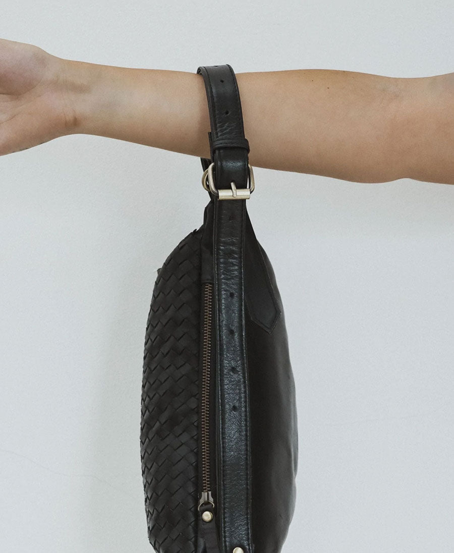 Bauchtasche aus Leder "The Woven Atlas Schwarz" von MANDRN - Secondhand - MANDRN - clomes