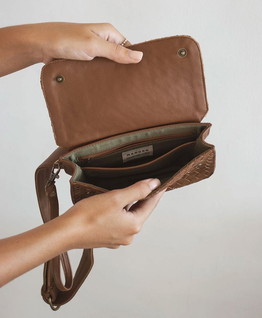 Braune Gürteltasche aus Leder - The Ziggy Woven Belt Bag Tan - MANDRN - clomes