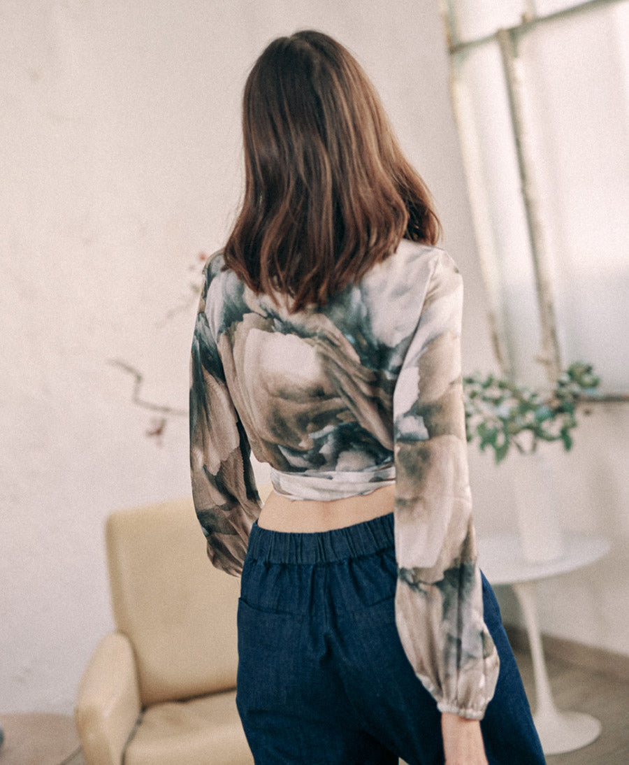 Wickelbluse aus Ecovero  - Print Blaugrau
