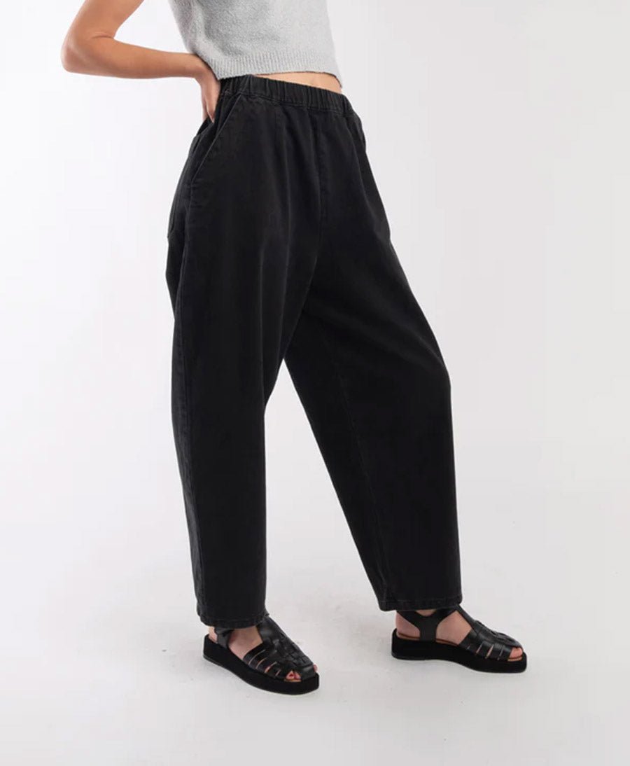 Denimhose - Faded Black Barrel Pant - Micaela Greg - clomes