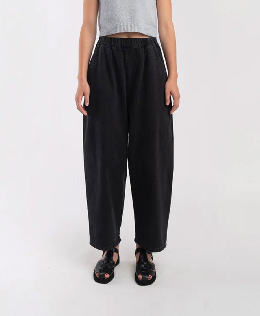 Denimhose - Faded Black Barrel Pant - Micaela Greg - clomes