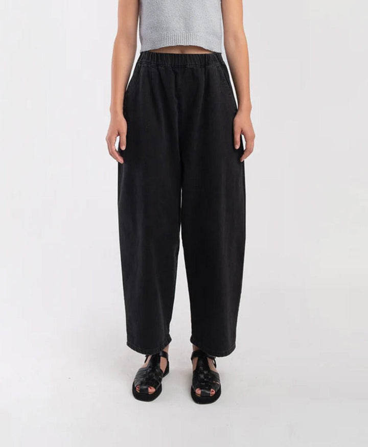 Denimhose - Faded Black Barrel Pant - Micaela Greg - clomes