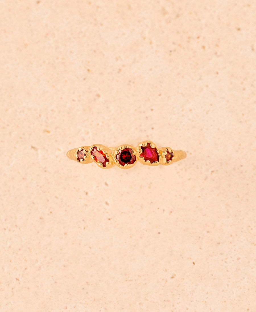 Koré Fingerring (Rot) vergoldet