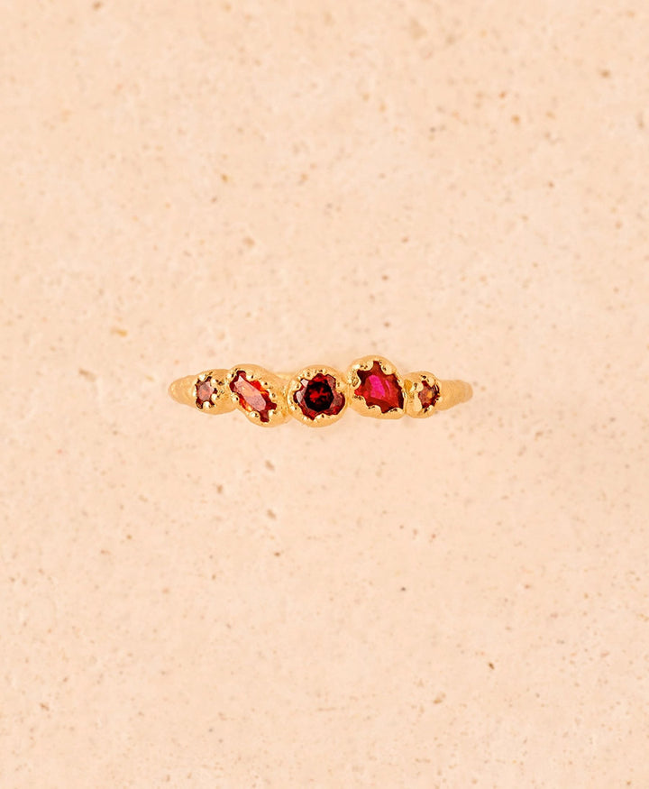 Koré Fingerring (Rot) vergoldet