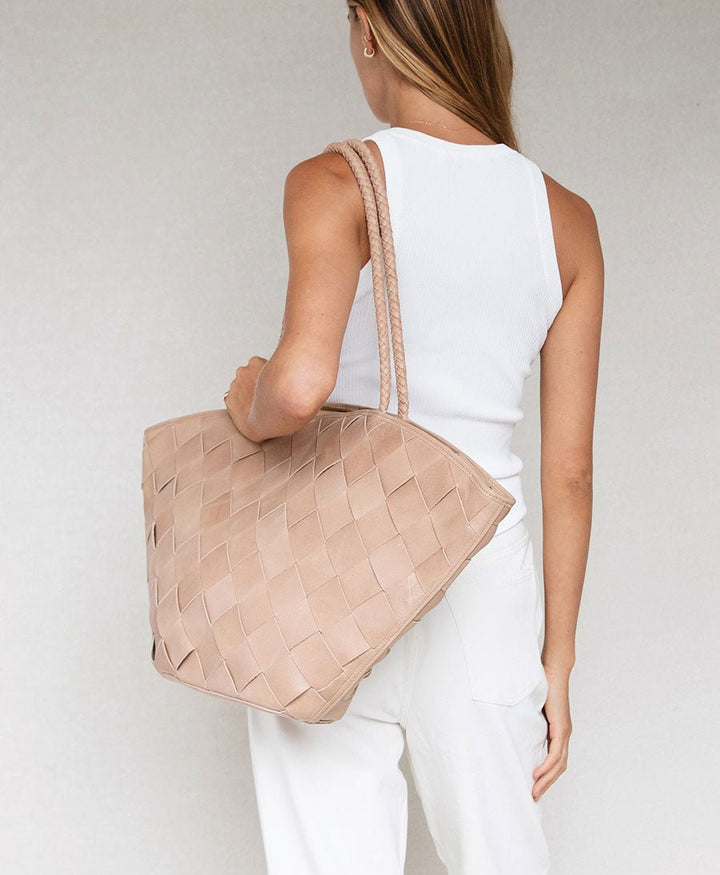 Gewebte grosse Ledertasche "Alma - Grande" - Caramel - BEMBIEN - clomes
