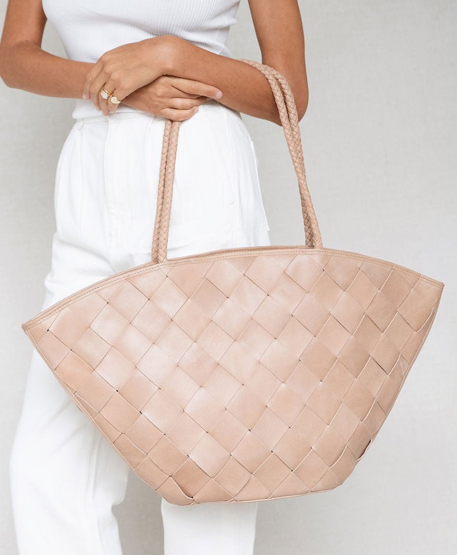 Gewebte grosse Ledertasche "Alma - Grande" - Caramel - BEMBIEN - clomes