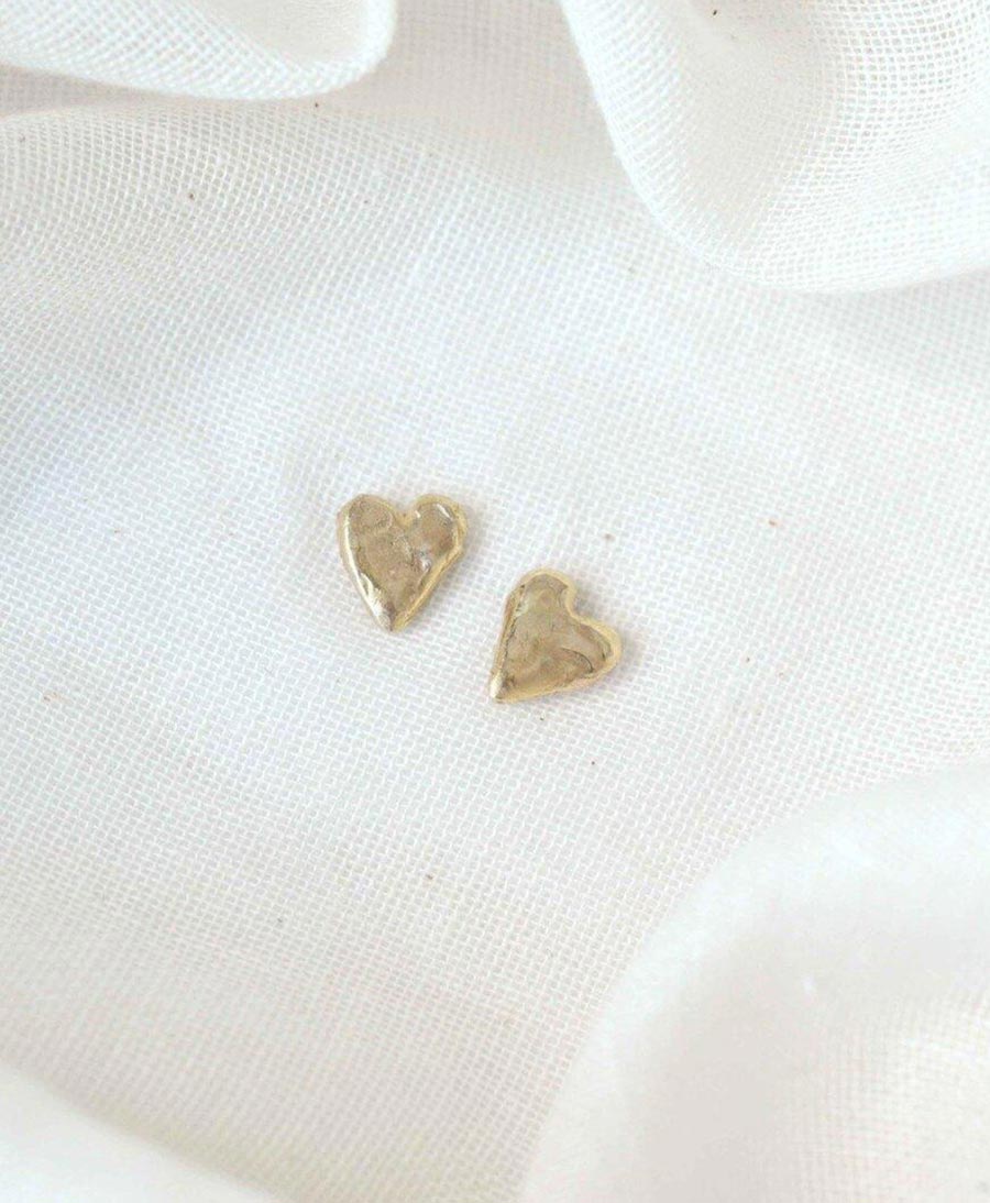 Herz - Ohrstecker Gold "Handformed Heart" - Wild Fawn - clomes