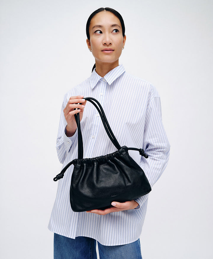 Kleine Knot Bag aus weichem Leder - Schwarz