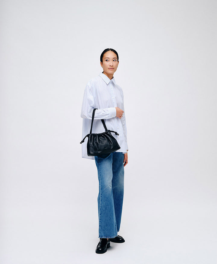 Kleine Knot Bag aus weichem Leder - Schwarz