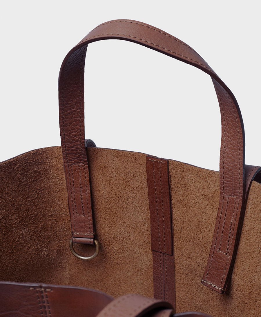 Kleine Schultertasche / Tragetasche Tote Bag aus dunkelbraunem Leder - PARK - clomes