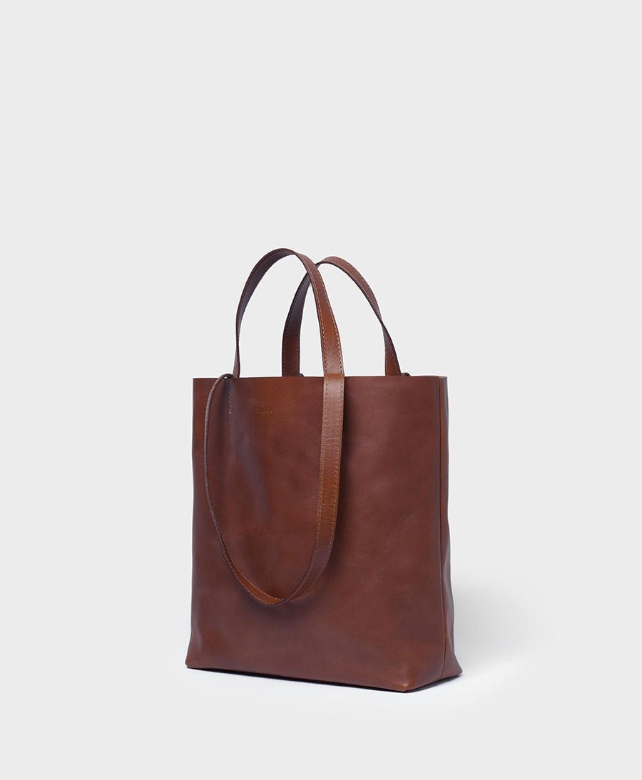 Kleine Schultertasche / Tragetasche Tote Bag aus dunkelbraunem Leder - PARK - clomes