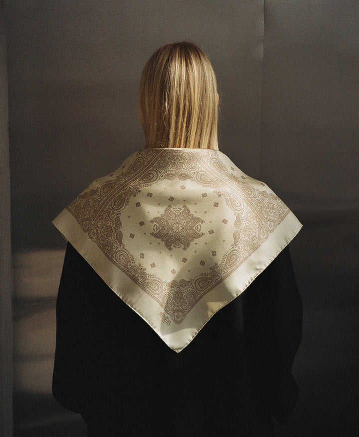 Seiden-Foulard "Minimal Bandana Silk Scarf" - Latte