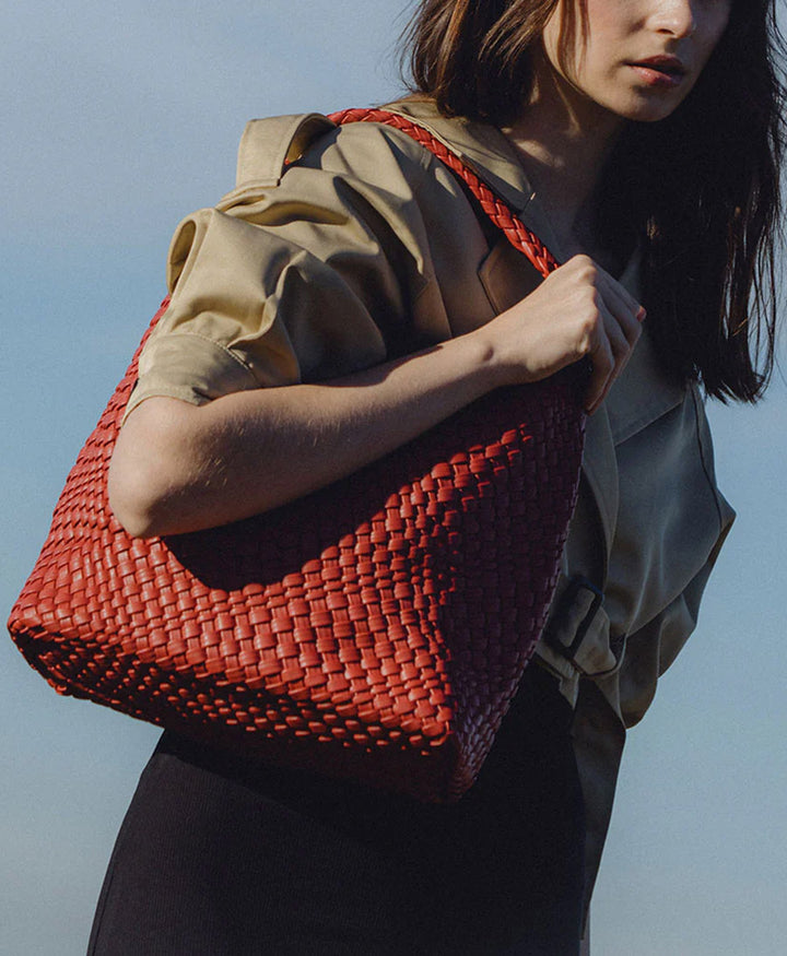 Gewebte Schultertasche JOHANNA aus veganem Leder - Rot