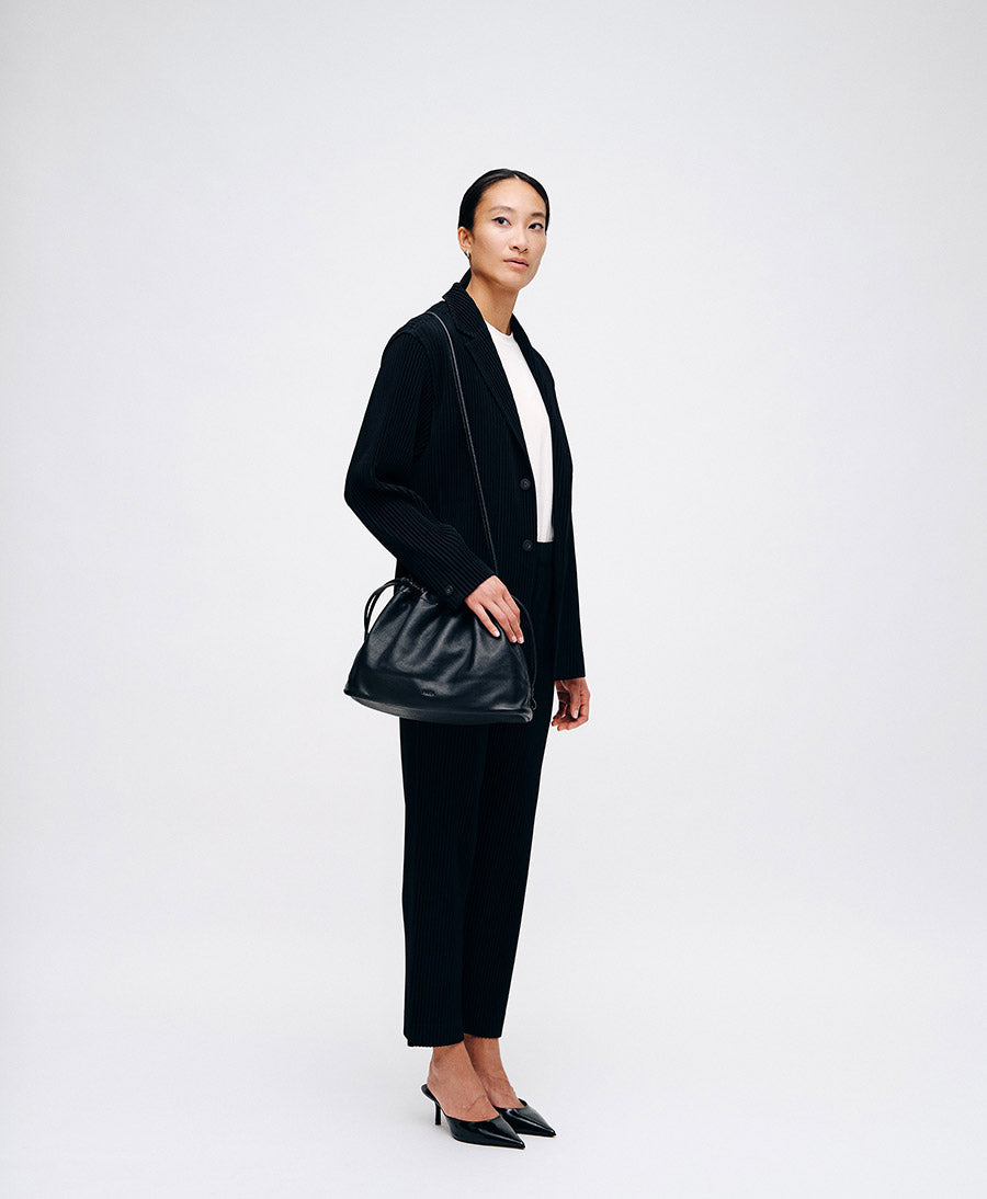 Mittelgrosse Knot Bag aus weichem Leder - Schwarz