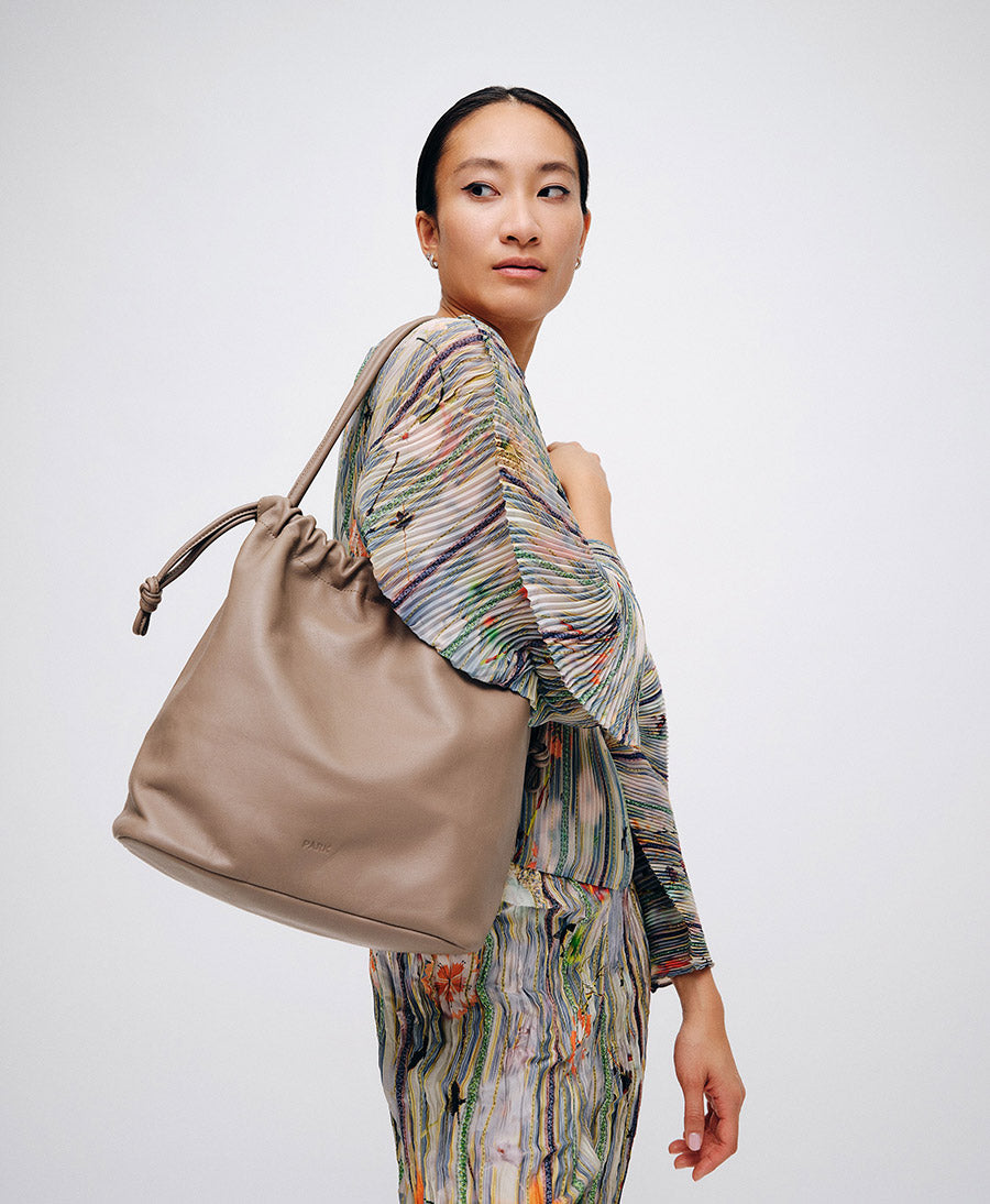 Grosse Knot Bag aus weichem Leder - Clay
