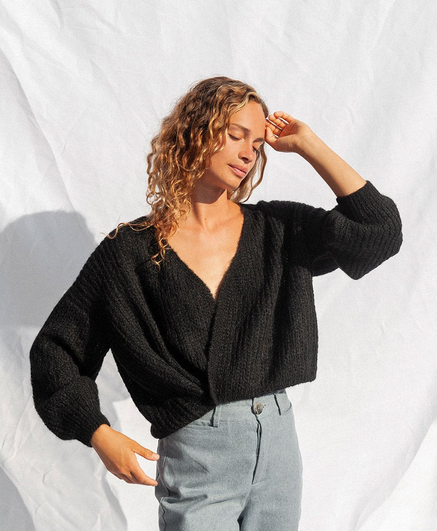 Leichter Strick - Wickelcardigan VEGA - Schwarz - JUNGLE FOLK - clomes
