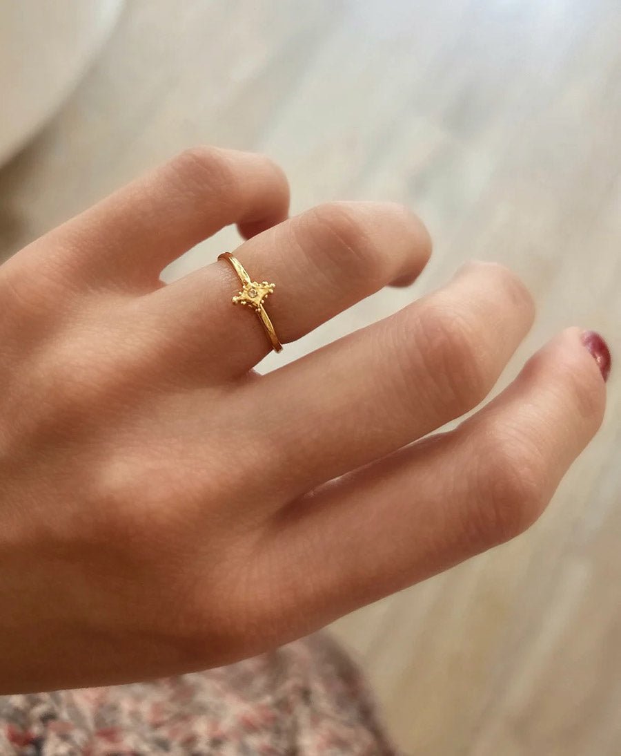 Meteor Ring vergoldet mit hellem Stein - verstellbar - Elise Tsikis - clomes