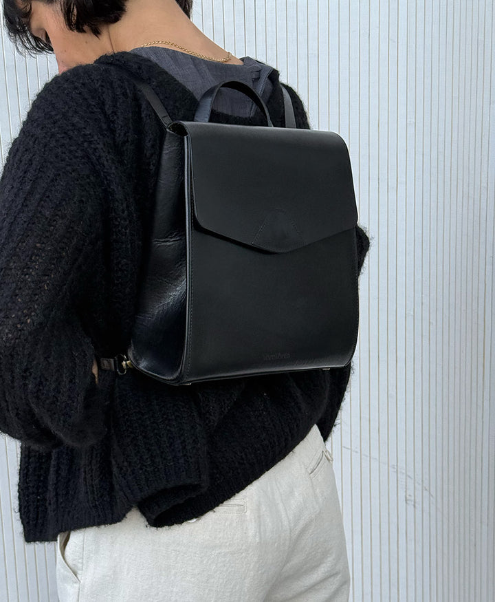 Kleiner Rucksack aus Leder in Schwarz von VereVerto - Secondhand