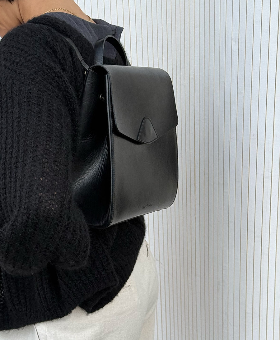 Kleiner Rucksack aus Leder in Schwarz von VereVerto - Secondhand