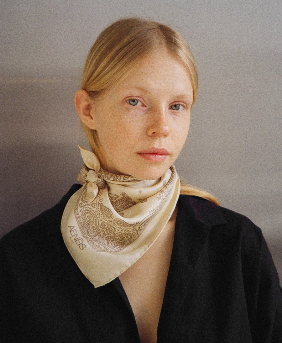 Seiden-Foulard "Minimal Bandana Silk Scarf" - Latte