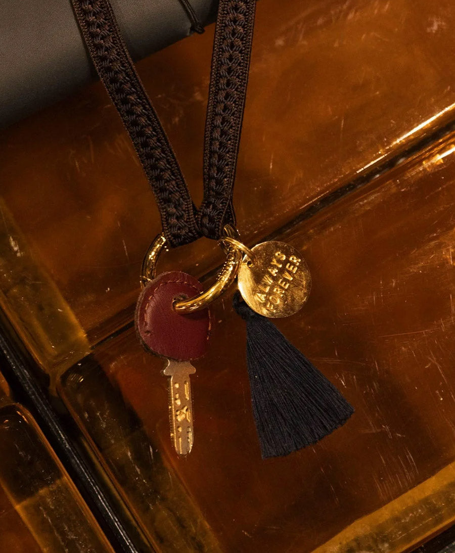 Kurzes Schlüsselband "Zahra Mini" mit vergoldetem Karabiner - Nightingale