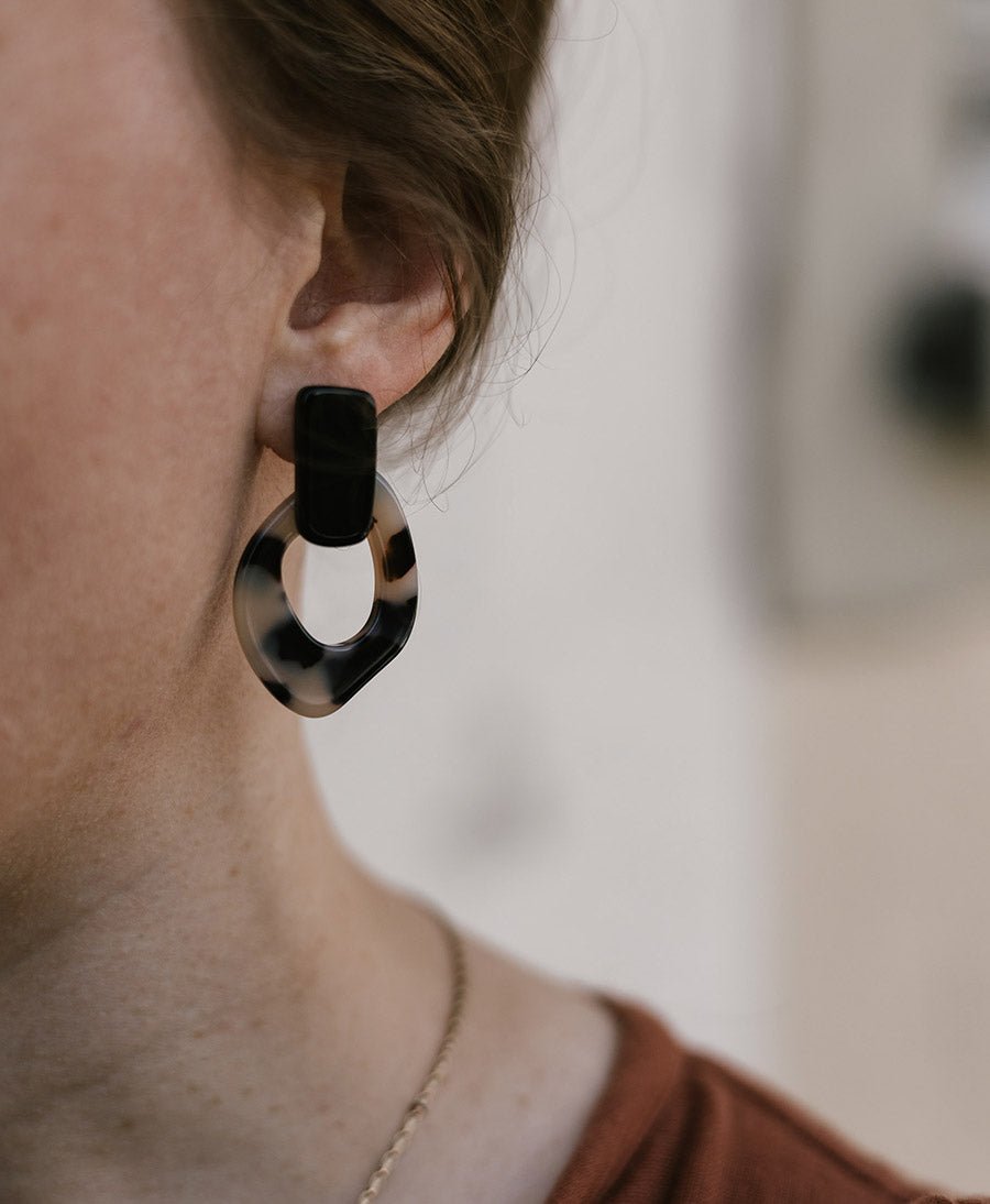 Ohrringe FIONA aus Acetat - Schwarz und Helles Tortoise - Clomes - clomes