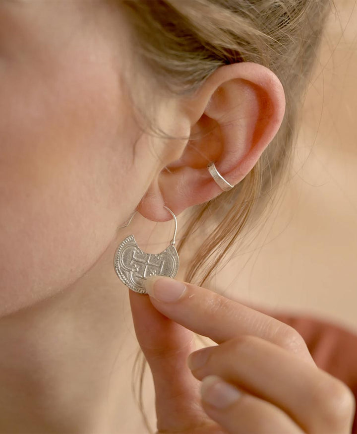 Ohrringe Silber "Tesoro Coin Hoop Earrings" - Wild Fawn - clomes