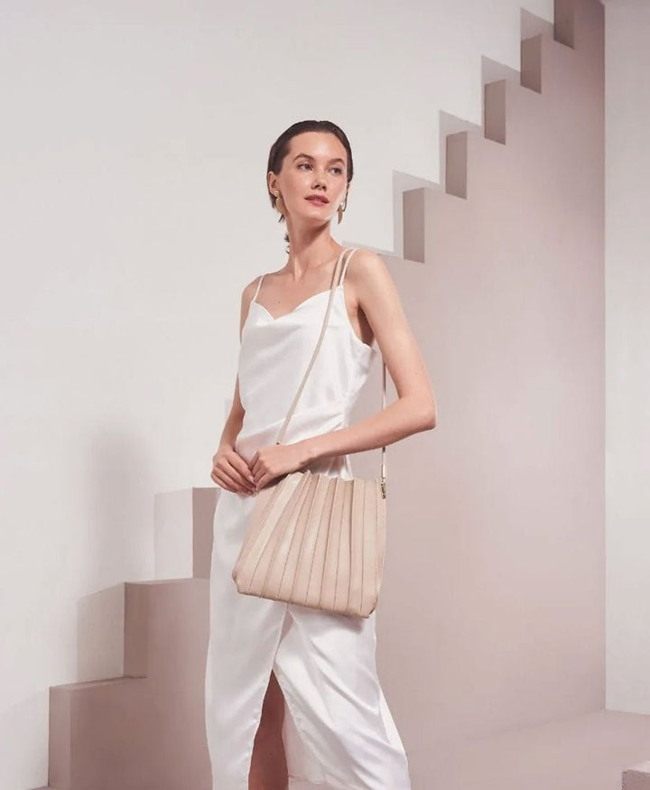 Plissierte Schultertasche CARRIE aus veganem Leder - Bone - Melie Bianco - clomes