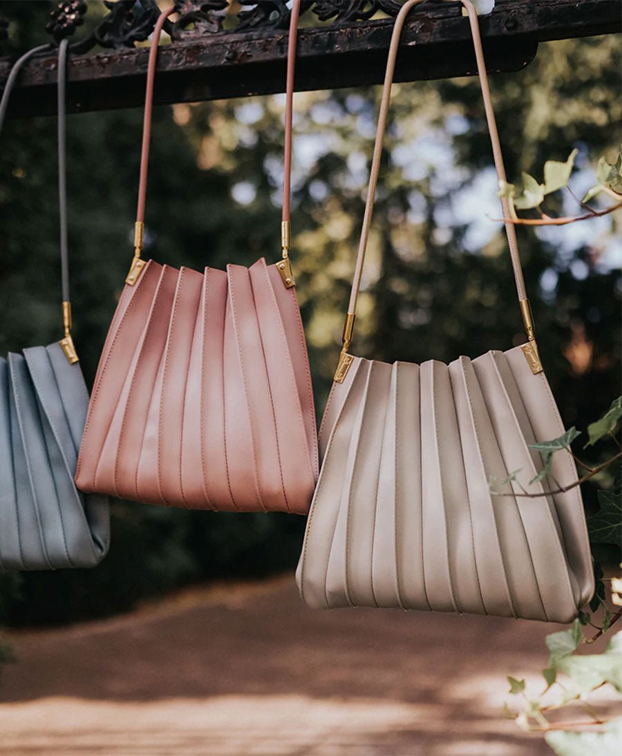 Plissierte Schultertasche CARRIE aus veganem Leder - Bone - Melie Bianco - clomes