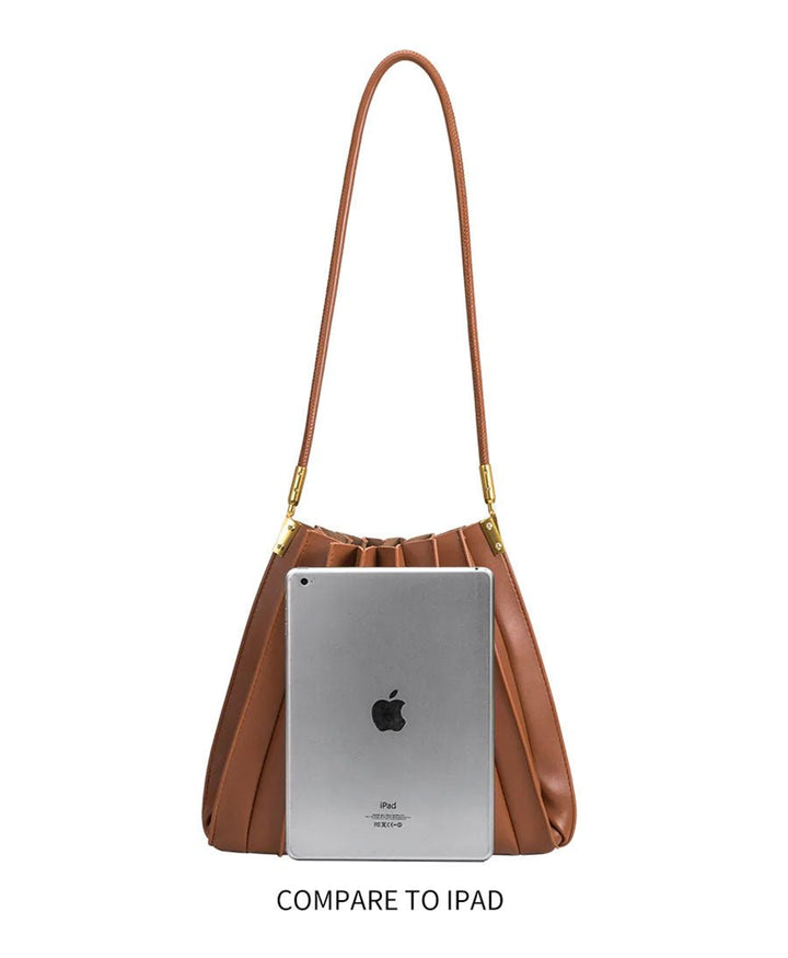 Plissierte Schultertasche CARRIE aus veganem Leder - Cognac - Melie Bianco - clomes